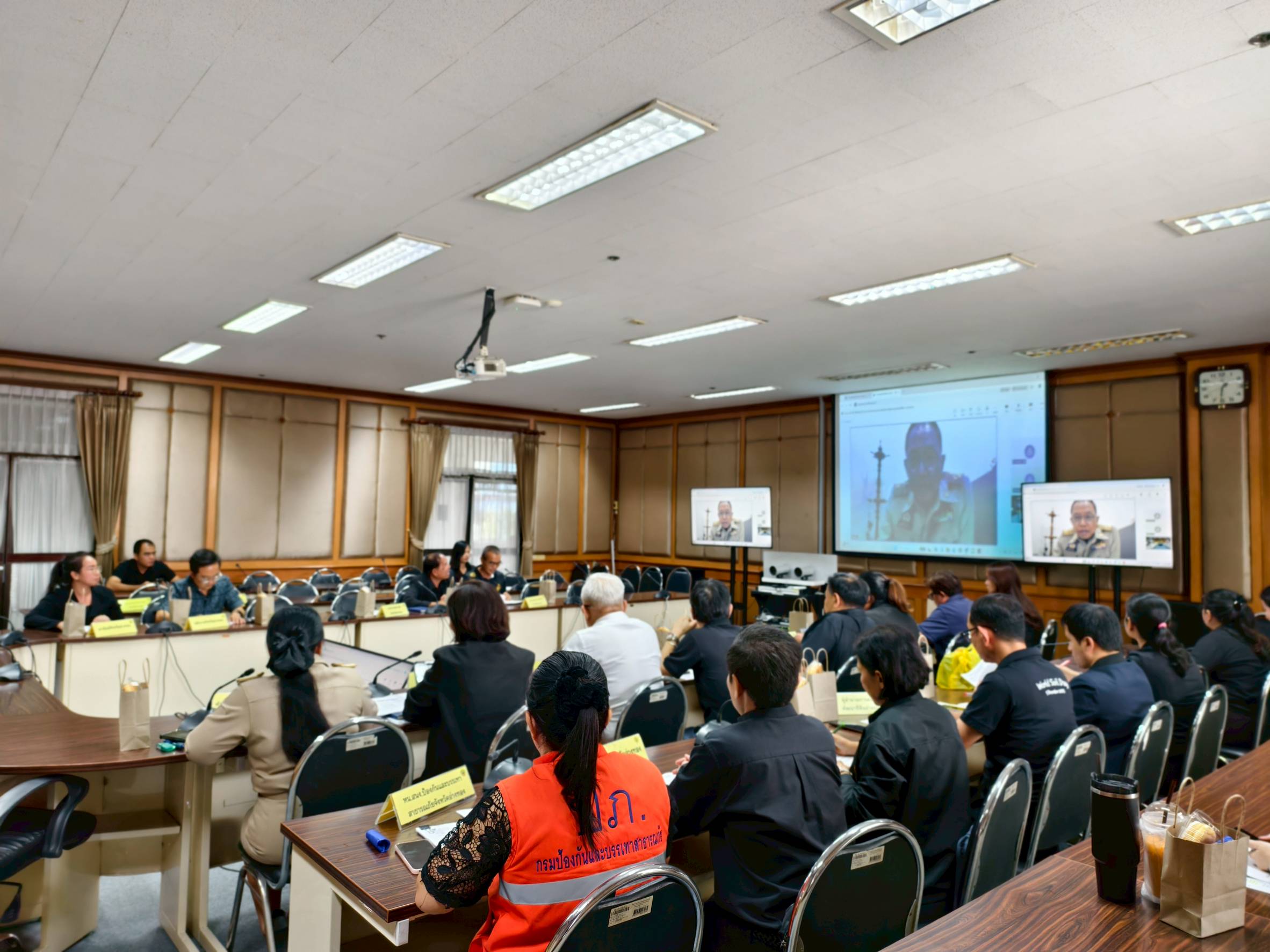 title - ส.ป.ก. อ่างทอง เข้าร่วมประชุมเชิงปฏิบัติการเพื่อจะทำแผนพัฒนาจังหวัด 5 ปี (พ.ศ. 2571 - 2575) และแผนปฏิบัติราชการของจังหวัดอ่างทอง ประจำปีงบประมาณ พ.ศ. 2571